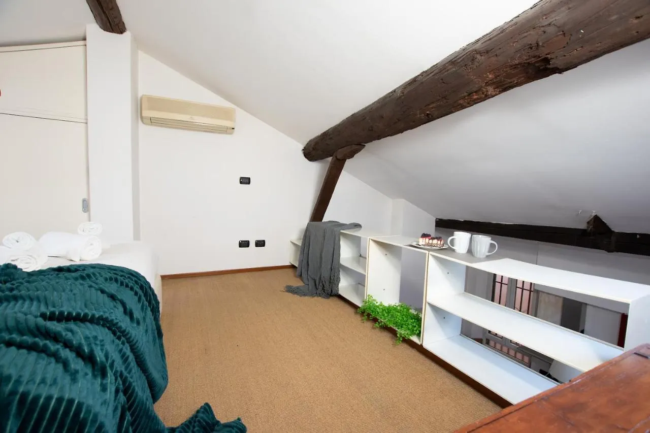 Ihost Apartment - Ticinese 75 Milánó 0*,